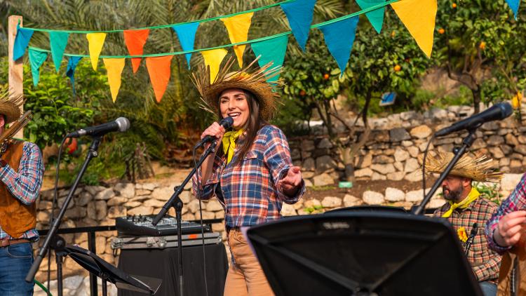 Female singer at the Eden Project